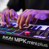 AKAI MPK MINI PLUS – Mini klawiatura sterująca