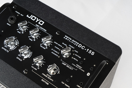 Joyo DC-15S - akumulatorowe combo gitarowe 15 W z looperem i Bluetooth