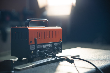 Joyo BanTamP Firebrand - hybrydowa głowa gitarowa 20 W