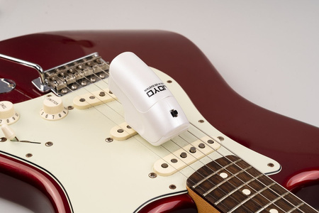 Joyo JGE-01 - ręczny sustainer gitarowy, tryby Normal i Overtone, biały perłowy