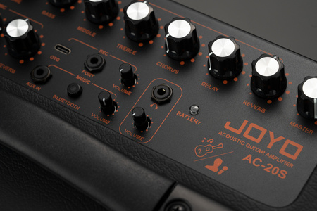 Joyo AC-20S - akumulatorowe combo do gitary akustycznej 20 W z Bluetooth, efektami i wejściem mikrofonowym