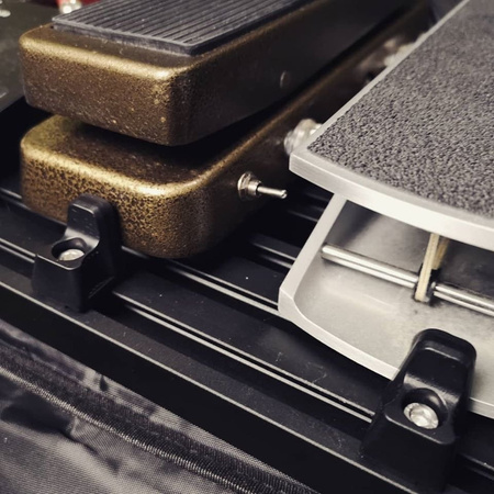 Guitto GPB-01 - aluminiowy pedalboard z mocowaniami i torbą
