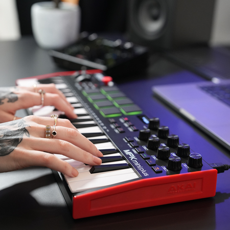 AKAI MPK MINI PLUS – Mini klawiatura sterująca