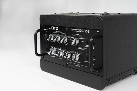Joyo DC-15S - akumulatorowe combo gitarowe 15 W z looperem i Bluetooth